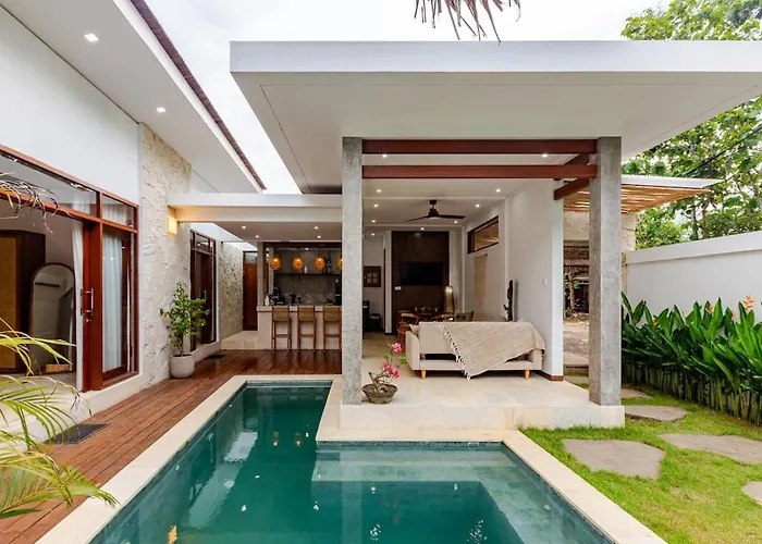 Villa Apatura Near Padang Padang