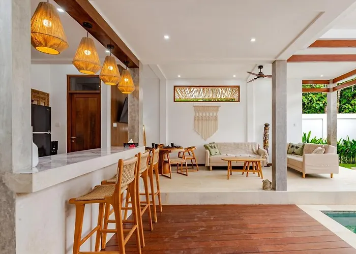 Apatura Near Padang Padang Villa Uluwatu (Bali)