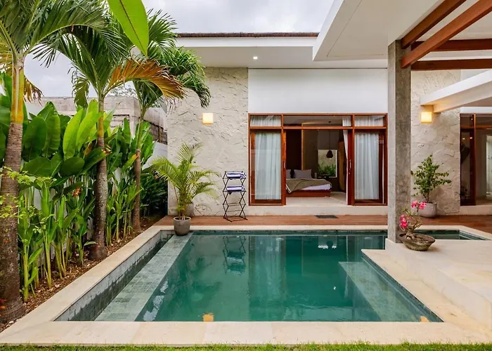 Villa Apatura Near Padang Padang *