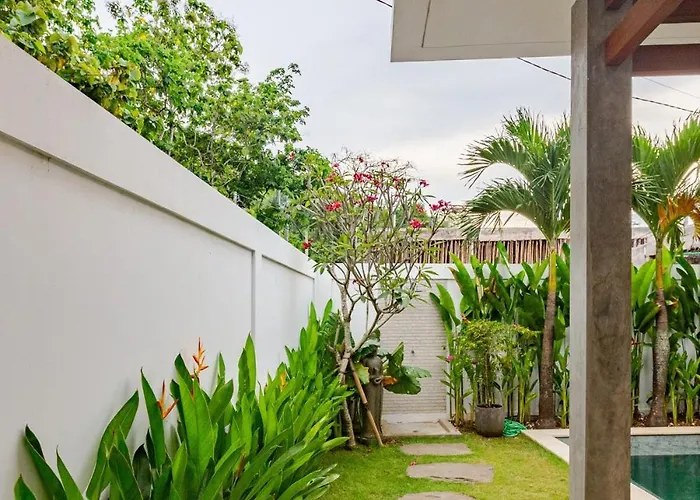 Villa Apatura Near Padang Padang *