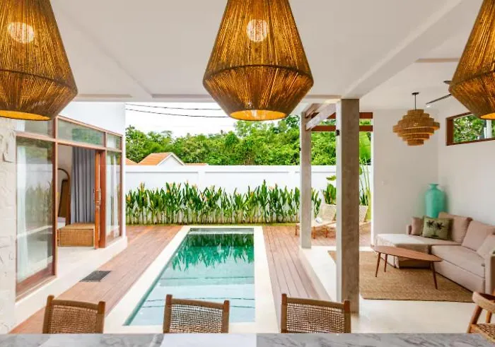 Apatura Near Padang Padang Uluwatu (Bali)